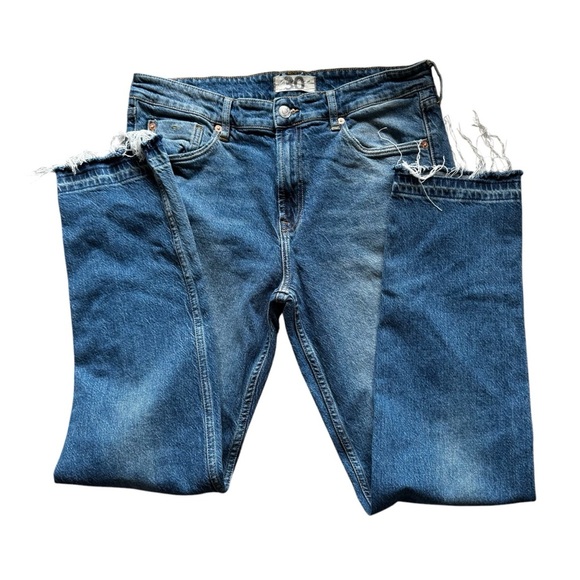 We The Free Distressed Raw Edge Skinny Medium Wash Jeans Women’s Size 30 - Picture 2 of 8